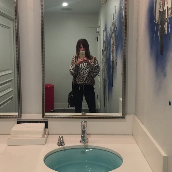 Meet your Posher, Amanda - Picture 1 of 1